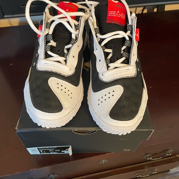 Boys Jordan’s - Picture 1 of 4